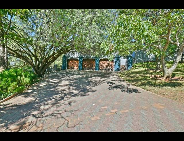 8 BEDROOM HOUSE FOR SALE IN OAKDENE